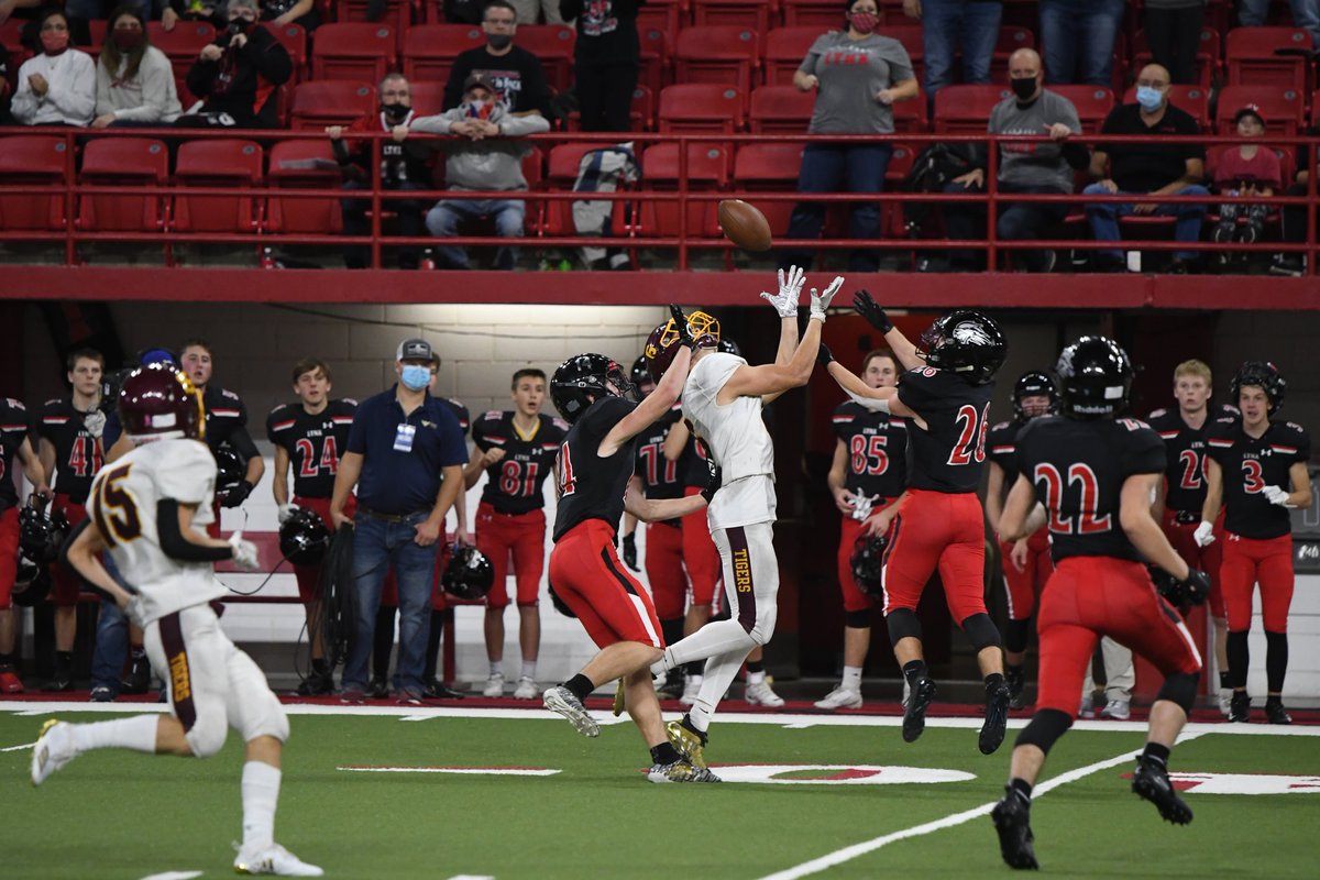 JonKlemme's tweet photo. SDHSAA State Class AAA Championship Game - Brandon Valley 28 - Harrisburg 14 end 3Q. #sdfootball20 https://t.co/5NZCRXoie5