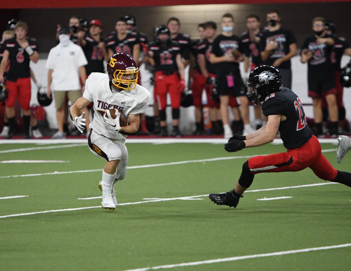 JonKlemme's tweet photo. SDHSAA State Class AAA Championship Game - Brandon Valley 28 - Harrisburg 14 end 3Q. #sdfootball20 https://t.co/5NZCRXoie5