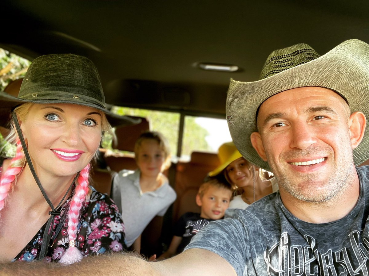 oleynikufc's tweet photo. Семья. Вера. Любовь.
Best time - family time 
#family #oleynikjr #oleynikdiana #oleyniktatiana #sport #love #etfmg #семья #спорт #олейник https://t.co/LBu5dZJXG8