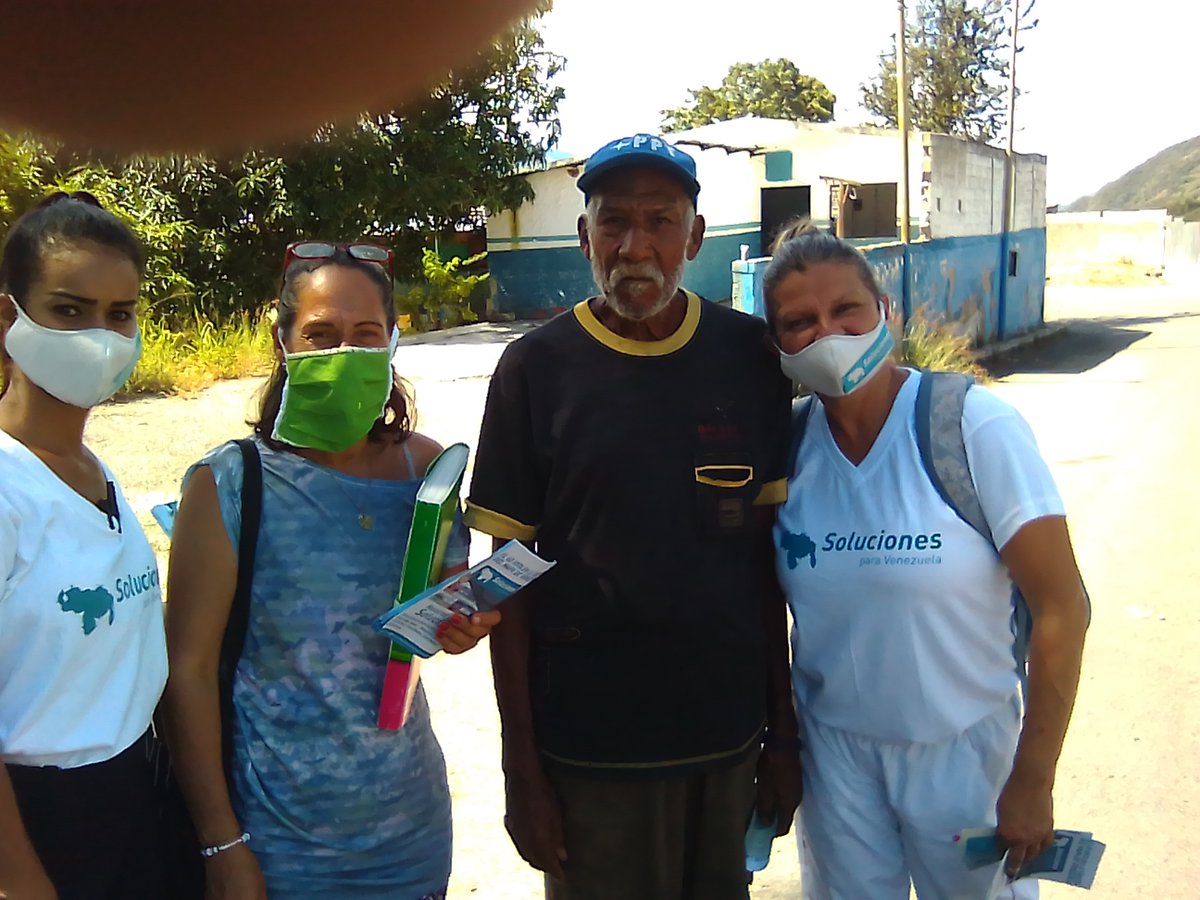 NancyMe71271863's tweet photo. 14/11 recorrido por el Barrio El Turpial, km 41 carretera Los Teques-Tejerías, Edo. Miranda llevando nuestro mensaje de esperanza a la comunidad quienes sufren las necesidades de gas, agua, transporte, salud y donde lo invitamos a votar el 6D en la tarjeta del mapa de Venezuela. https://t.co/gPpxNjhhkt