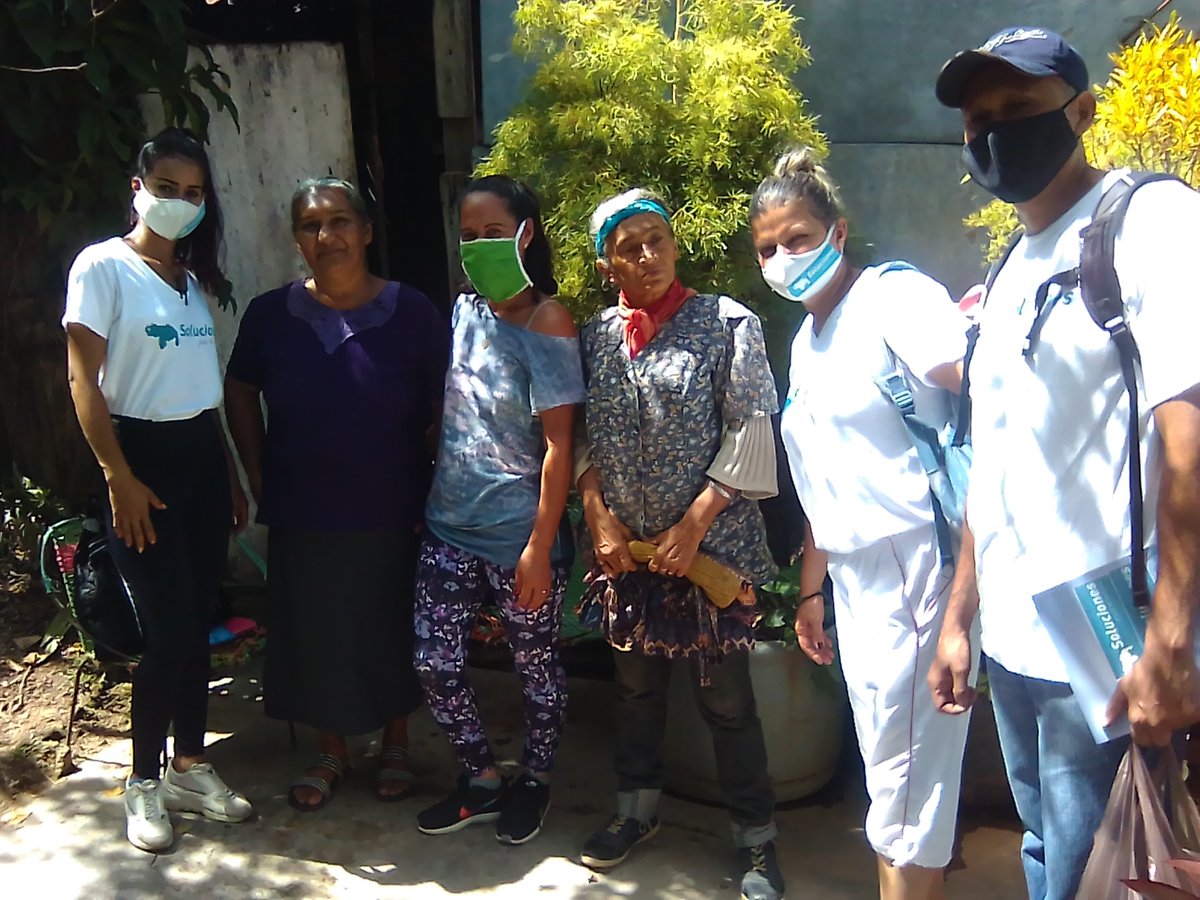 NancyMe71271863's tweet photo. 14/11 recorrido por el Barrio El Turpial, km 41 carretera Los Teques-Tejerías, Edo. Miranda llevando nuestro mensaje de esperanza a la comunidad quienes sufren las necesidades de gas, agua, transporte, salud y donde lo invitamos a votar el 6D en la tarjeta del mapa de Venezuela. https://t.co/gPpxNjhhkt