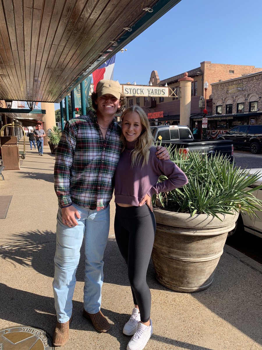 kmasonheimer's tweet photo. #RedSteagall #FortWorthStockyards https://t.co/RJw4ELqNwU