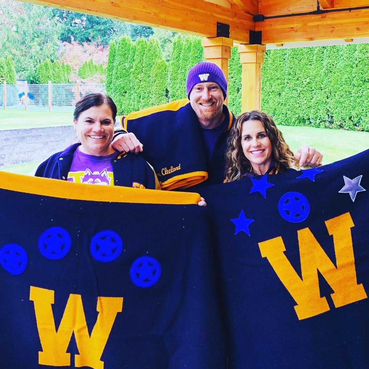 jenogee's tweet photo. GO DAWGS! UW 2020 Homecoming Virtual Blanket Parade!! #allin @uwathletics @uwsoftball ‘96  @coachtarr @mindywc10 @camcleeland @BigWClub @ Vancouver, Washington @MickChick9 https://t.co/yu1izWtMM7