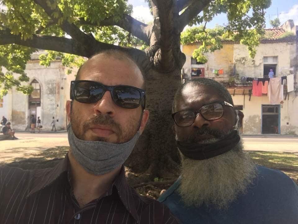 📢 ARTICLE 19 tiene conocimiento de la detención de 14 personas, activistas y periodistas, desde la mañana del día de hoy. Según los testimonios, fueron detenidos en la delegación de #Cuba y Chacon, cuando demandaban la liberación del activista Denis Solís.
📸: <a href="/CubalexDDHH/">Cubalex</a>