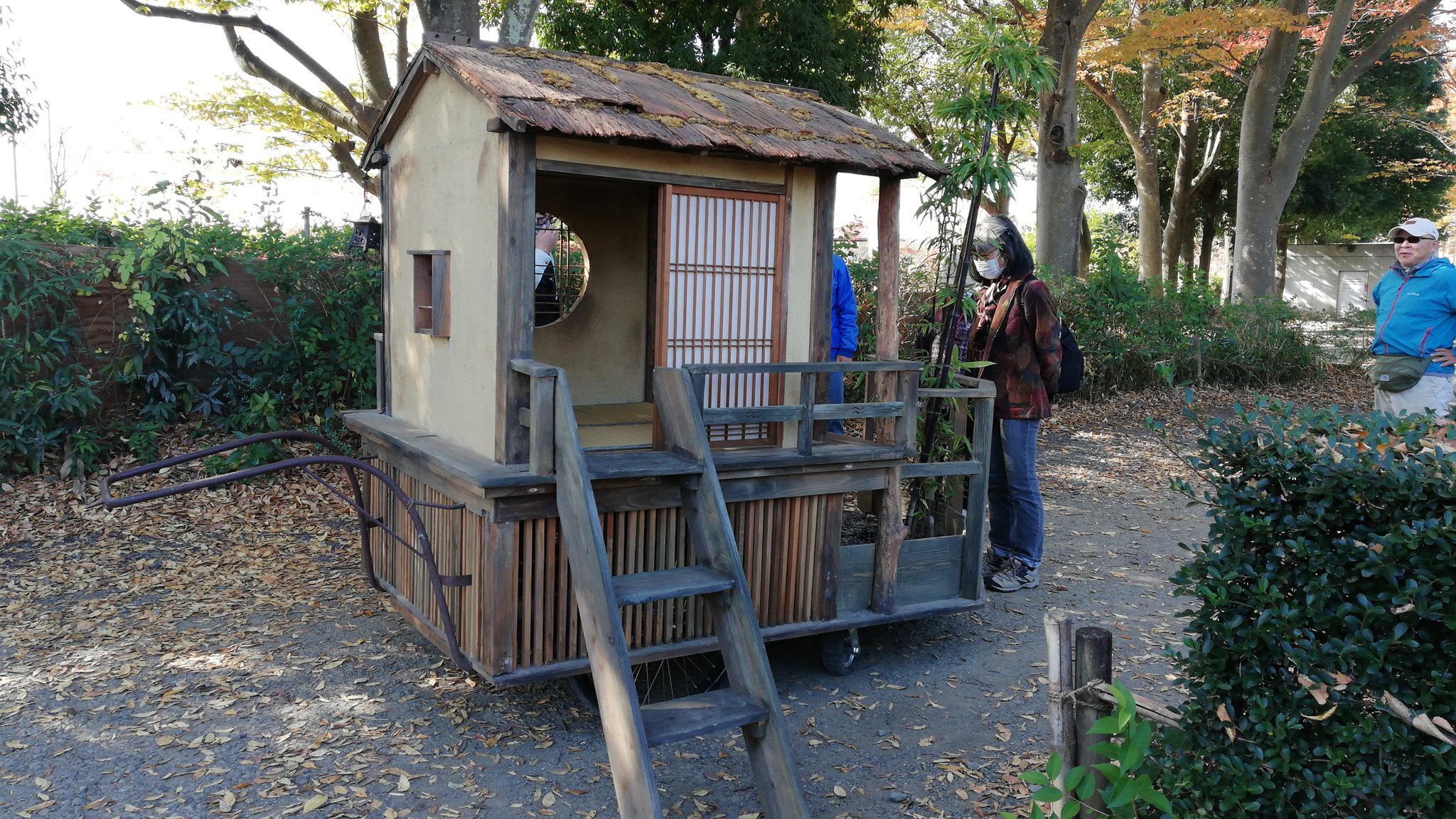 花房太一 目 Me 抽象風景 墳墓 地層 東屋 バス 茶室 縁側 移動 揺れ エンジン音 住宅 車 ビニールハウス 見る人 観られる人 止まる時間 動く時間 風景画 風景画像 風景映像 そして 抽象画へ T Co 5lzfq4axbv Twitter