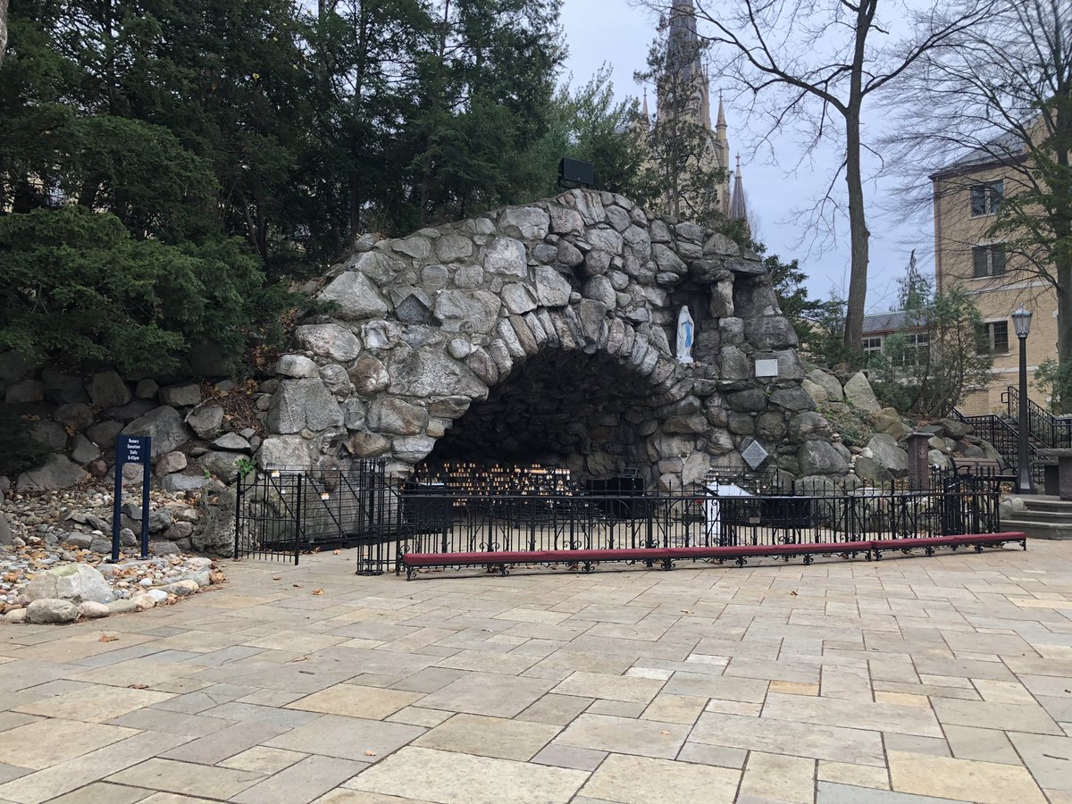 CoachSchaefer62's tweet photo. Enjoyed a visit to the campus of @NotreDame with Samantha. Prayed at the Grotto, Touchdown Jesus, the golden dome, and so much more. Beautiful campus with our beautiful girl and time well spent #QuantityTime https://t.co/iQRrY0ubjR