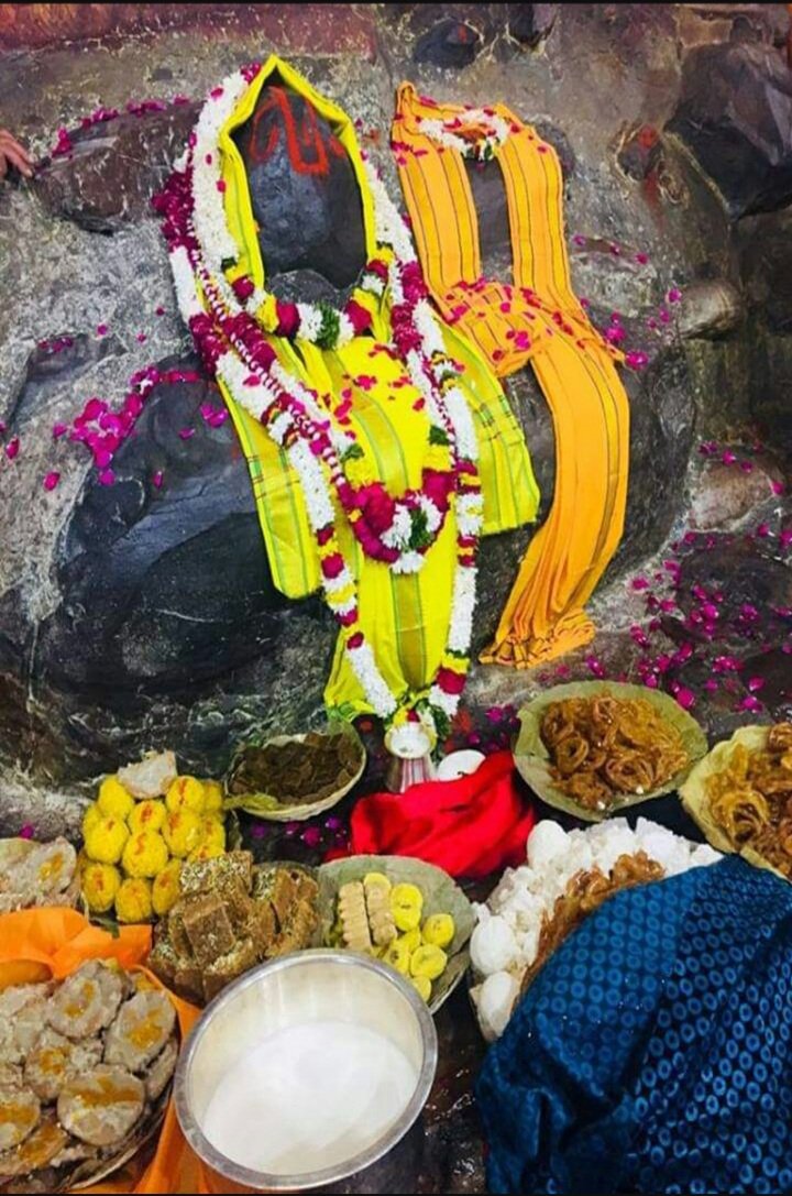 kkyadava's tweet photo. प्रकृति और पर्यावरण संरक्षण के प्रतीक #गोवर्धन_पूजा के पावन पर्व पर हार्दिक शुभकामनाएं। #भगवान_श्रीकृष्ण आप सभी के जीवन में सुख-समृद्धि व खुशहाली बनाए रखें, यही कामना है।

#GovardhanPuja2020 #Govardhan #Krishna #GovardhanPooja #गोवर्धनपूजा #HappyGovardhanPuja  #KrishnaKumarYadav https://t.co/wIlW8AT8lI