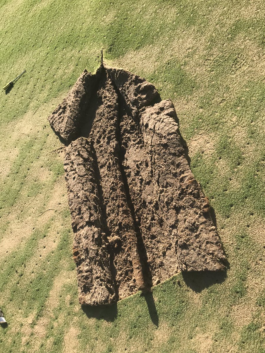 TimWaey's tweet image. ??? 2m metal rod found while punching holes.