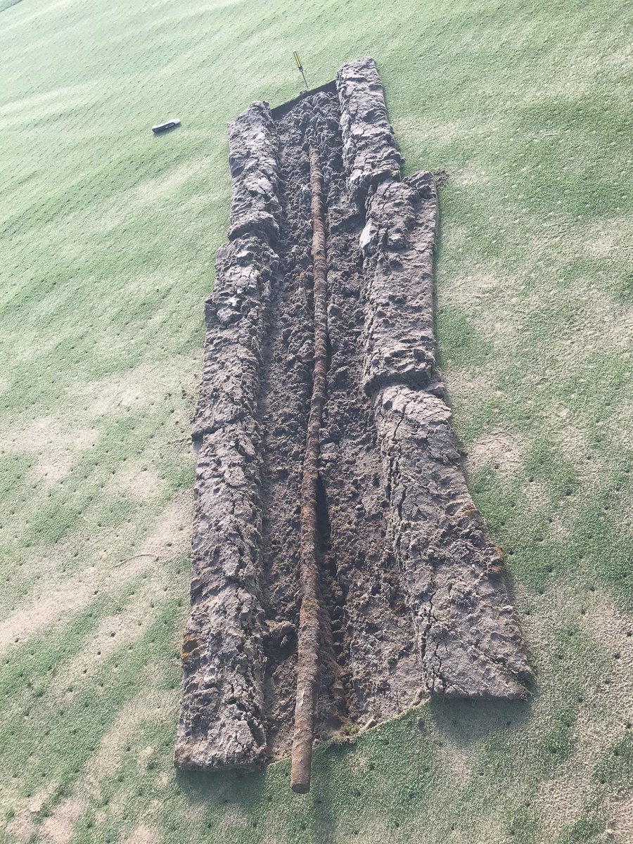 TimWaey's tweet image. ??? 2m metal rod found while punching holes.