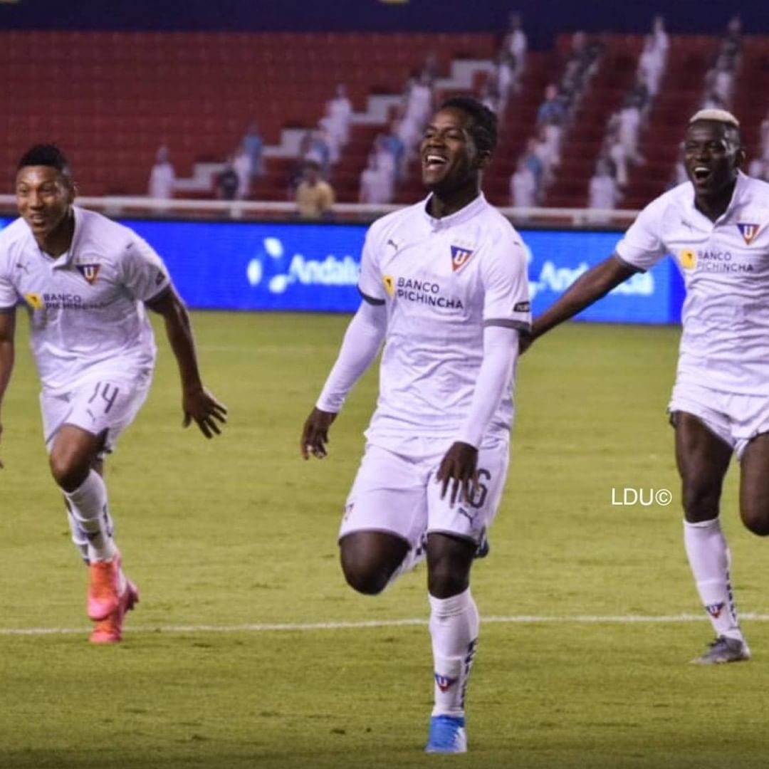 SC_ESPN's tweet photo. 🇪🇨 Goleada de LDU 4-1 a Aucas

⚽ Hat-trick de Cristian Martínez y uno de 🇺🇾 Matías Zunino los goleadores del triunfo

1️⃣ La Liga es líder de la 2da fase del torneo

🇦🇷 Gabbarini y Piovi fueron titulares en el local; Machot, Figueroa y Sergio López en la visita

📸 @LDU_Oficial https://t.co/YEMAzhbJ3j