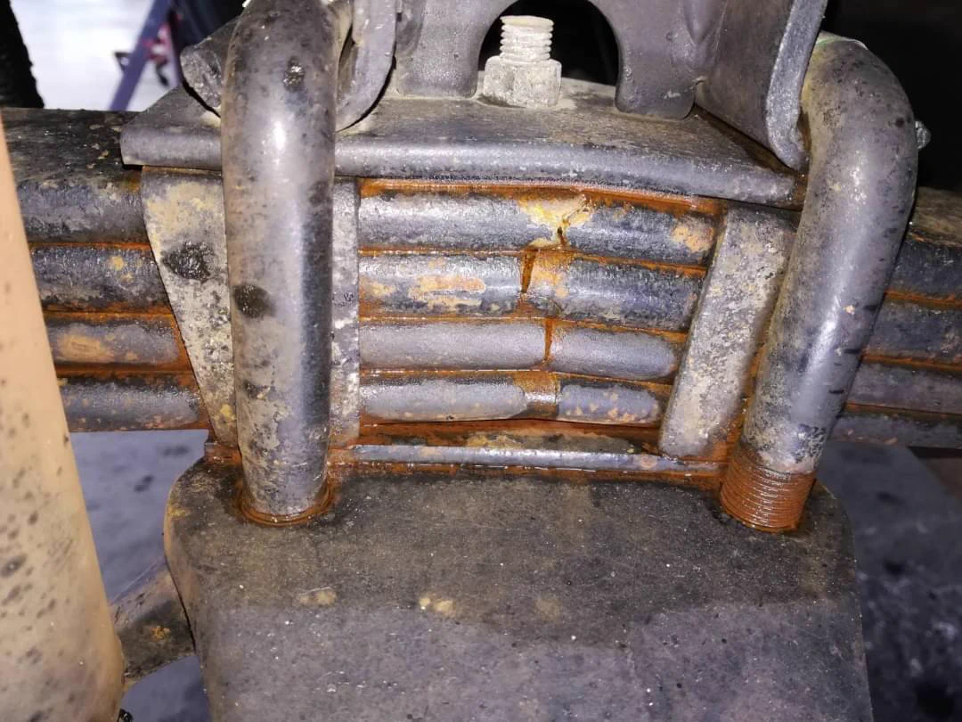 @aru_aru_iita_i 板バネが全部折れてるトラックもあったりしますよ。 