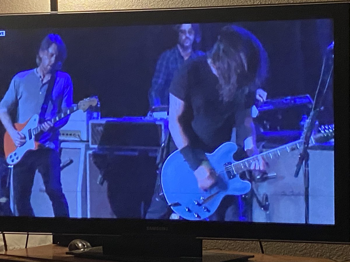 clalvarez811's tweet photo. @foofighters Loved it!  It was great, can’t wait to see you live again!  #FFRoxy https://t.co/58zGDy05ec