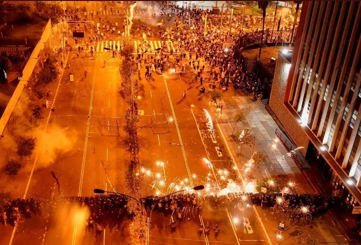KPERU_'s tweet photo. In Peru the police are killing us. 
The government is killing us. 
We need everyone to know what is happening in Peru.🙏

En el Perú la policia nos esta matando.
El gobierno nos esta matando.
Necesitamos que el mundo sepa lo que ocurre en el Perú.😭
#MerinoDictador https://t.co/QypNVN3fJY