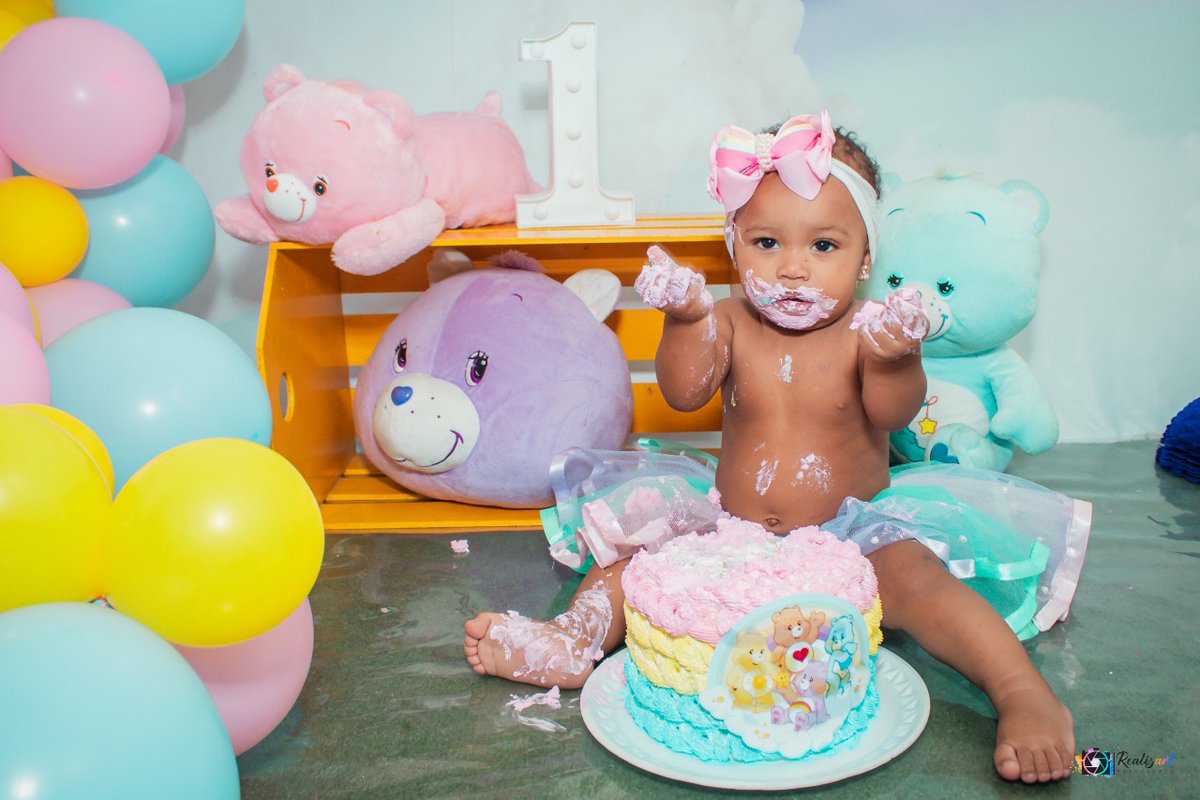 Orelhadafm's tweet photo. primeiro aniversário Você é meu sonho realizado e o meu maior amor na vida. Apenas peço que Deus cuide de você sempre, que a oriente e conduza pelos caminhos da felicidade. E a Ele agradeço também por ter me abençoado com uma filha tão maravilhosa! Parabéns meu Amor 🥰😍😍❤️ https://t.co/CBn43NSQhn