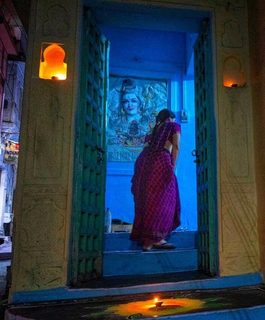magikindia's tweet photo. Colours of Diwali 🪔
#udaipur #diwali #deepavali #coloursofindia #deepavali2020 #diya #rajasthantourism #indiaphotography #travel #indialovers #travelindiagram #travelindia #magikindia #india #indiatravelphotography #mathinitravel https://t.co/cTBUAbjgyb