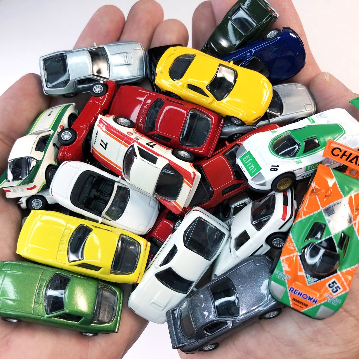 HotKustoms's tweet photo. Let’s open 28 Kyosho 1/100 Mazda Mini Cars now on Hot Kustoms YT channel!
https://t.co/dgTwmzuTYl
#kyoshominiz #1100scale #mazda787b #dydo #japanesenostalgiccar #efini #diecastcars #mazdarx7 #rotaryengine #redsuns https://t.co/uro9FmJJ7N