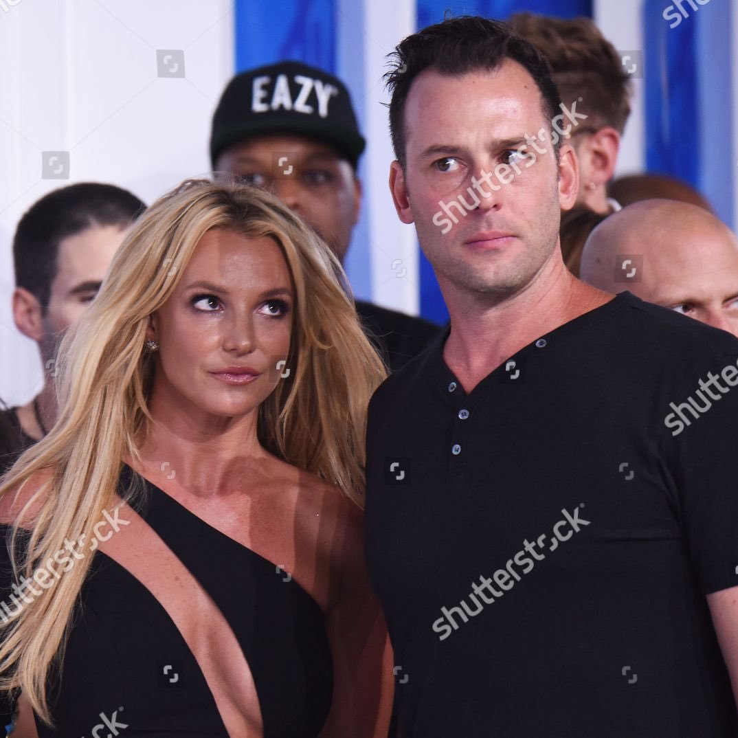 In some of these photos from the 2016 VMAs, it's almost as if Britney is glaring at him.  #FreeBritney