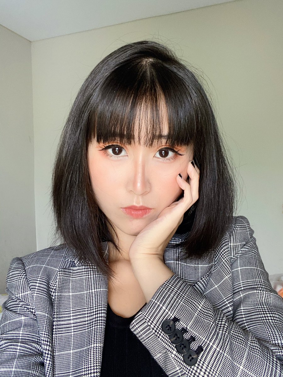 Hello ! Happy Sunday ! ❤️❤️❤️

instagram.com/larissarochefo… 

#larissarochefort #sunday #asiangirl #glasses #shorthair