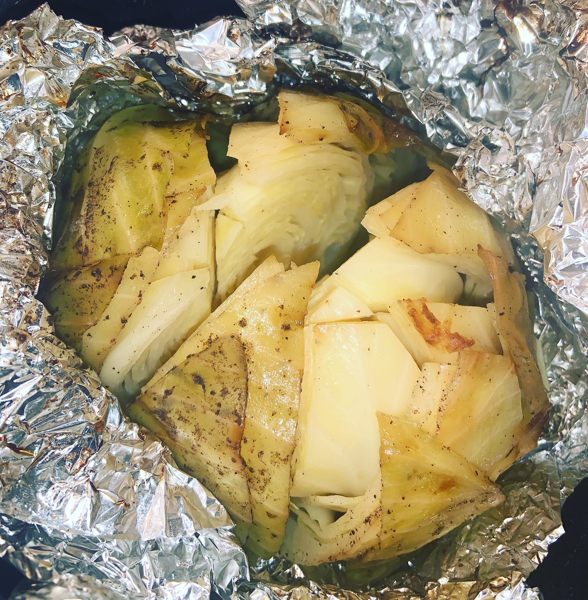 champaLAflame's tweet image. I cook too.......smoked turkey and grilled cabbage 💪🏾#libraman #mencook #savannah