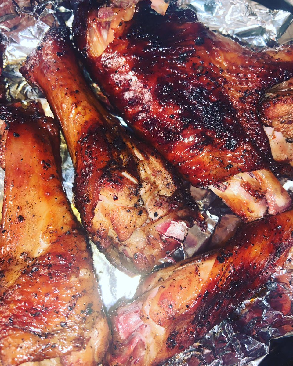 champaLAflame's tweet image. I cook too.......smoked turkey and grilled cabbage 💪🏾#libraman #mencook #savannah