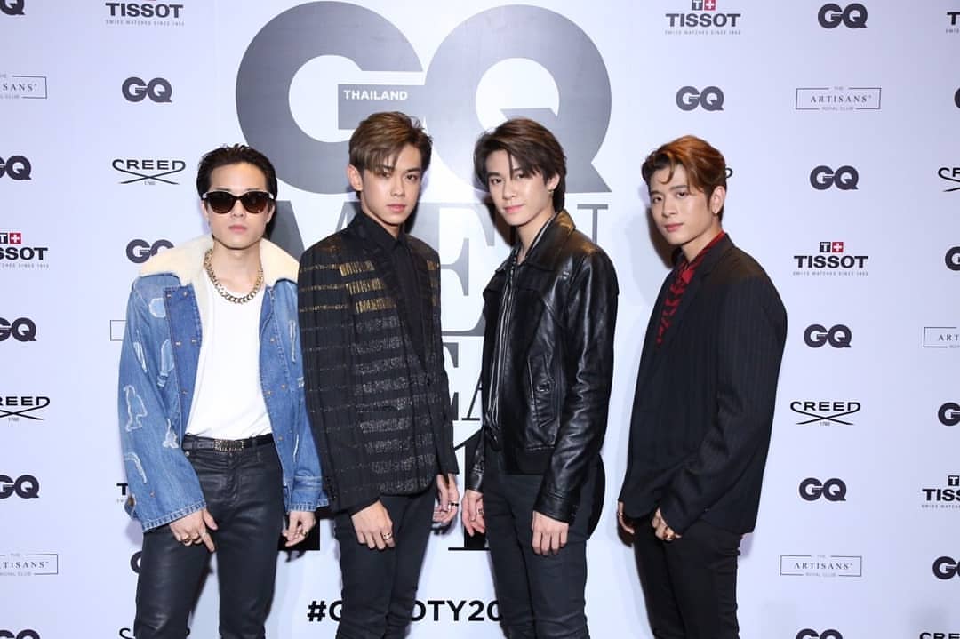 sivk_'s tweet image. เป็นวงที่ไม่เคยอ่านไลน์กลุ่มเลย จิง