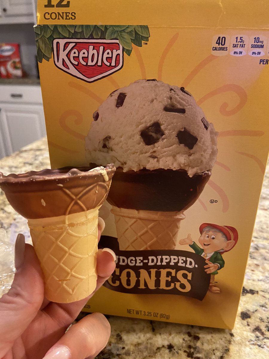mjjaaye's tweet photo. @KeeblerUS Keebler, what is this? Are you running low on chocolate? https://t.co/yMAxUkfUav