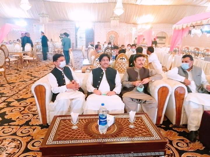 GroupKhichi's tweet photo. ملتان : سابقہ ایم این اے آفتاب احمد خان کھچی، فیصل خان کھچی اور سہیل احمد خان کھچی نے اینٹی کرپشن افسر ملک رمضان ٹھوٹھا کی صاحبزادی کی تقریب شادی میں شرکت کی ۔ https://t.co/rNUHe6kHMK