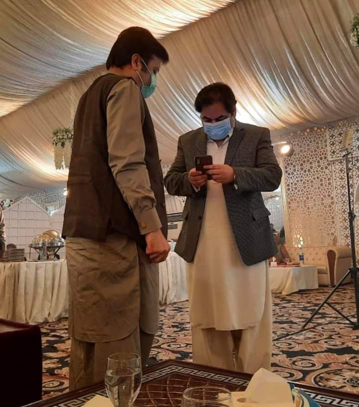 GroupKhichi's tweet photo. ملتان : سابقہ ایم این اے آفتاب احمد خان کھچی، فیصل خان کھچی اور سہیل احمد خان کھچی نے اینٹی کرپشن افسر ملک رمضان ٹھوٹھا کی صاحبزادی کی تقریب شادی میں شرکت کی ۔ https://t.co/rNUHe6kHMK