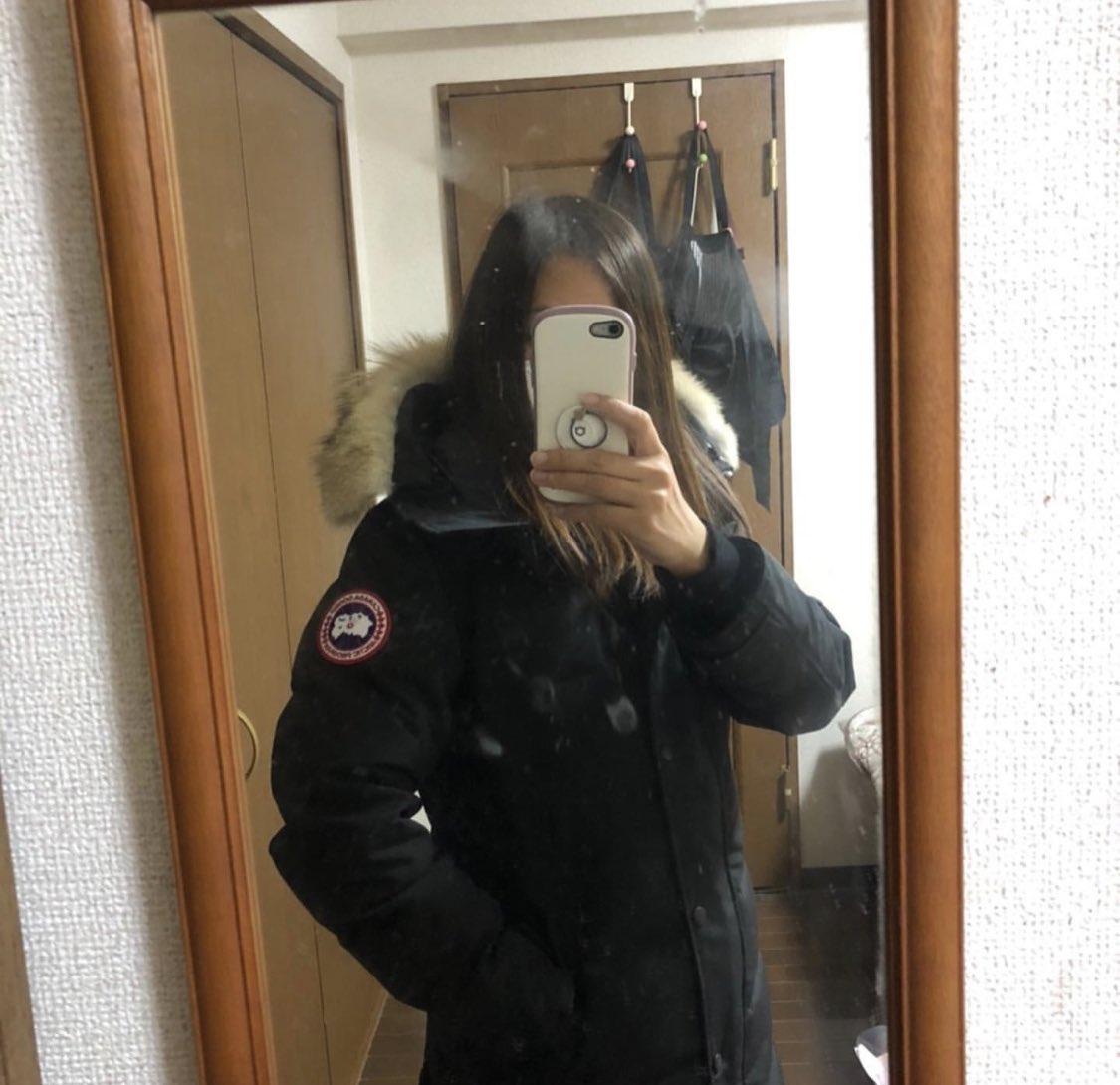 kana___200's tweet photo. やったやった🥰
やっと買えた😍
見つけた瞬間即決だよね❣️

可愛いし、温かいって
最強だよね😆
冬は寒くて嫌いだけど
早く冬来ないかな😂

#CanadaGoose https://t.co/xRUTy5jOb8