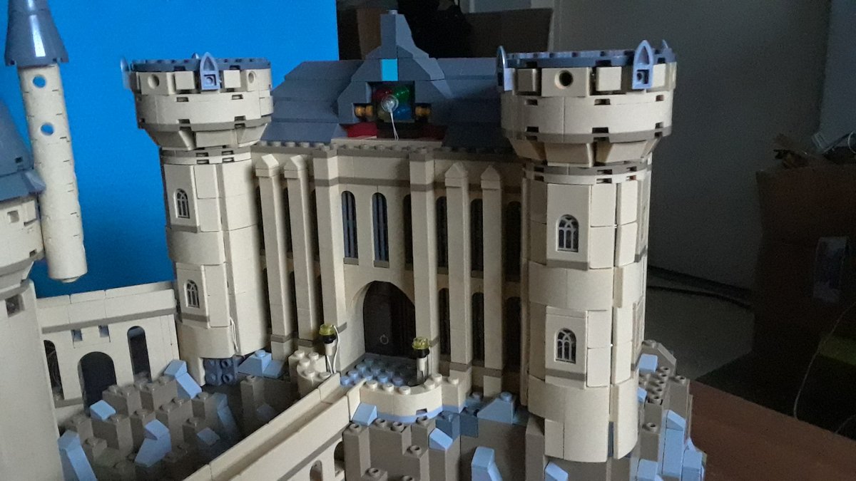 superfluffyyeti's tweet photo. Lego Hogwarts Castle Build steps 35-36 completed with lighting. #Lego #HogwartsCastle #lelightgo #Lightailing #LooksAmazing https://t.co/IH0xwtB4h1