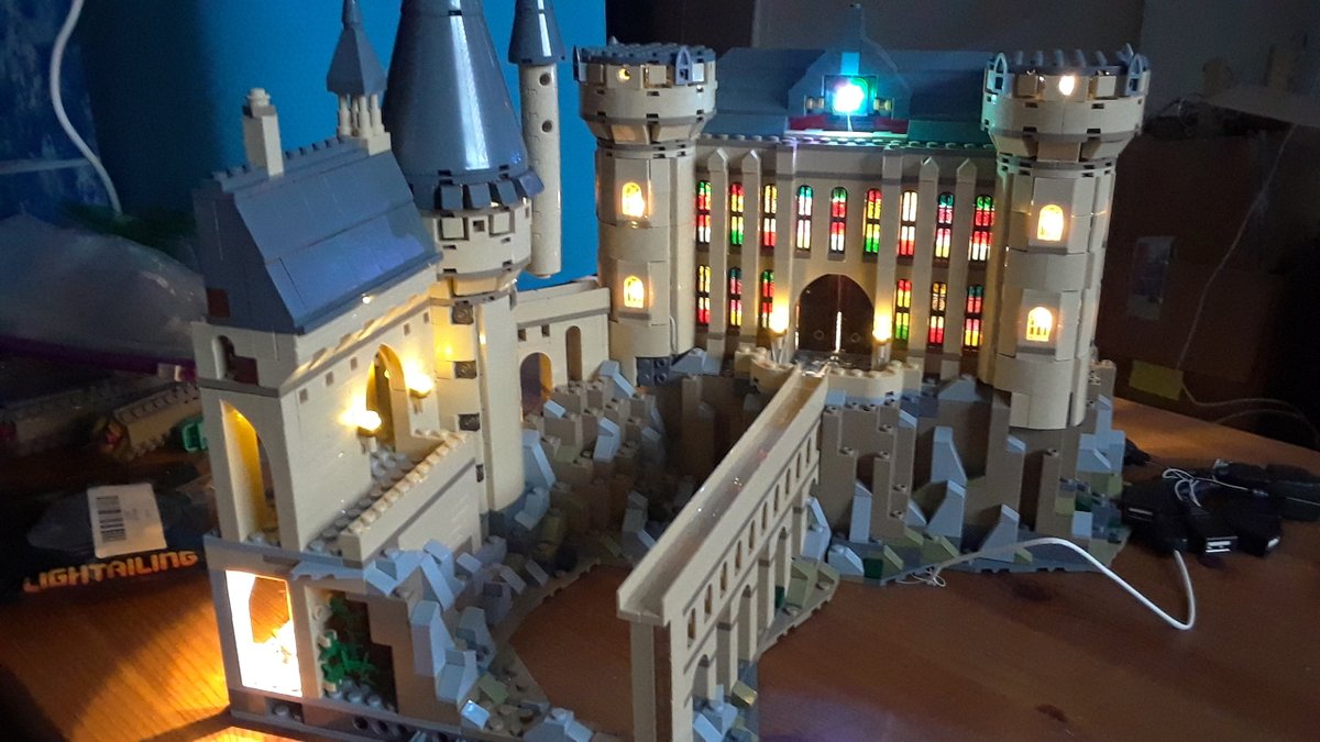 superfluffyyeti's tweet photo. Lego Hogwarts Castle Build steps 35-36 completed with lighting. #Lego #HogwartsCastle #lelightgo #Lightailing #LooksAmazing https://t.co/IH0xwtB4h1