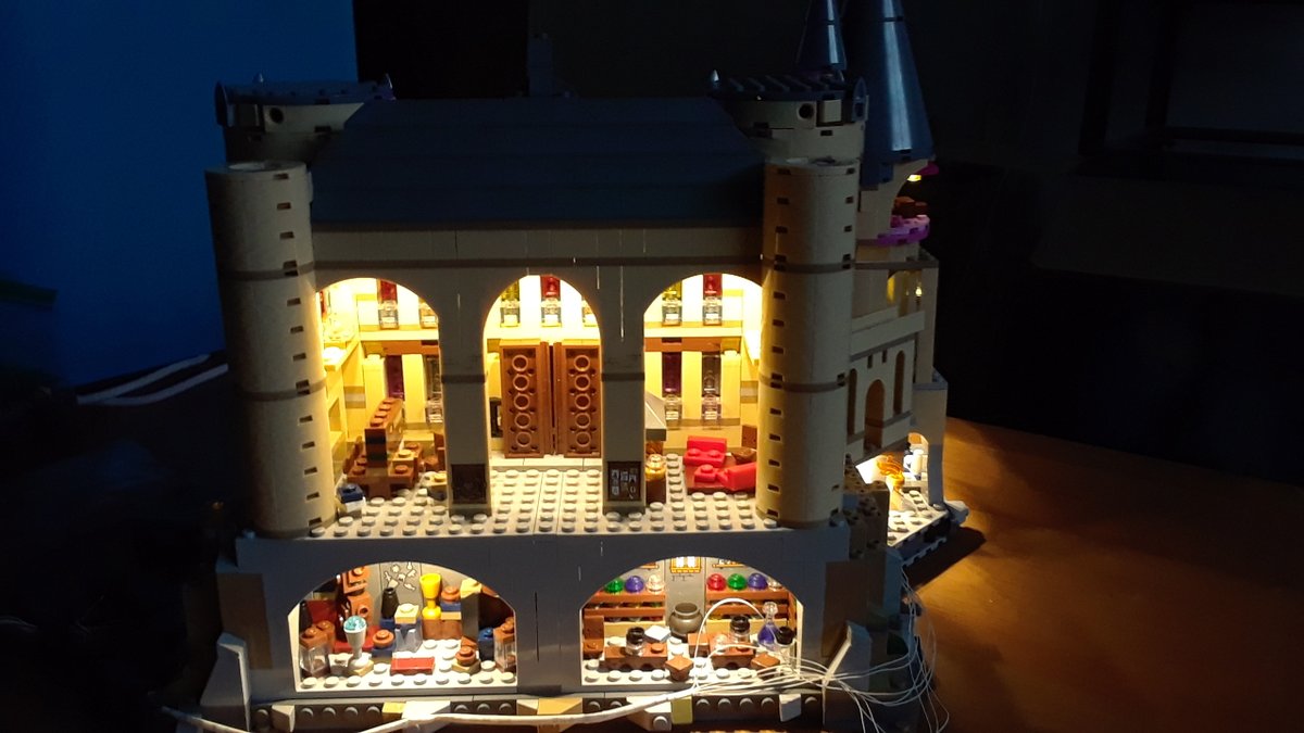 superfluffyyeti's tweet photo. Lego Hogwarts Castle Build steps 35-36 completed with lighting. #Lego #HogwartsCastle #lelightgo #Lightailing #LooksAmazing https://t.co/IH0xwtB4h1