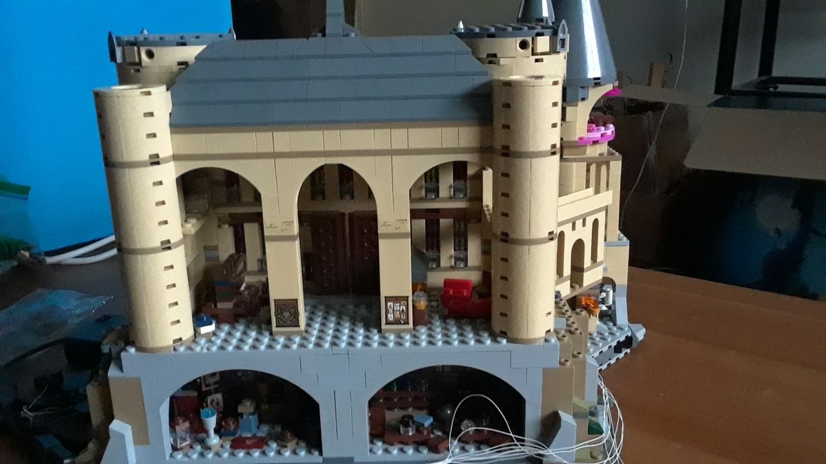 superfluffyyeti's tweet photo. Lego Hogwarts Castle Build steps 35-36 completed with lighting. #Lego #HogwartsCastle #lelightgo #Lightailing #LooksAmazing https://t.co/IH0xwtB4h1
