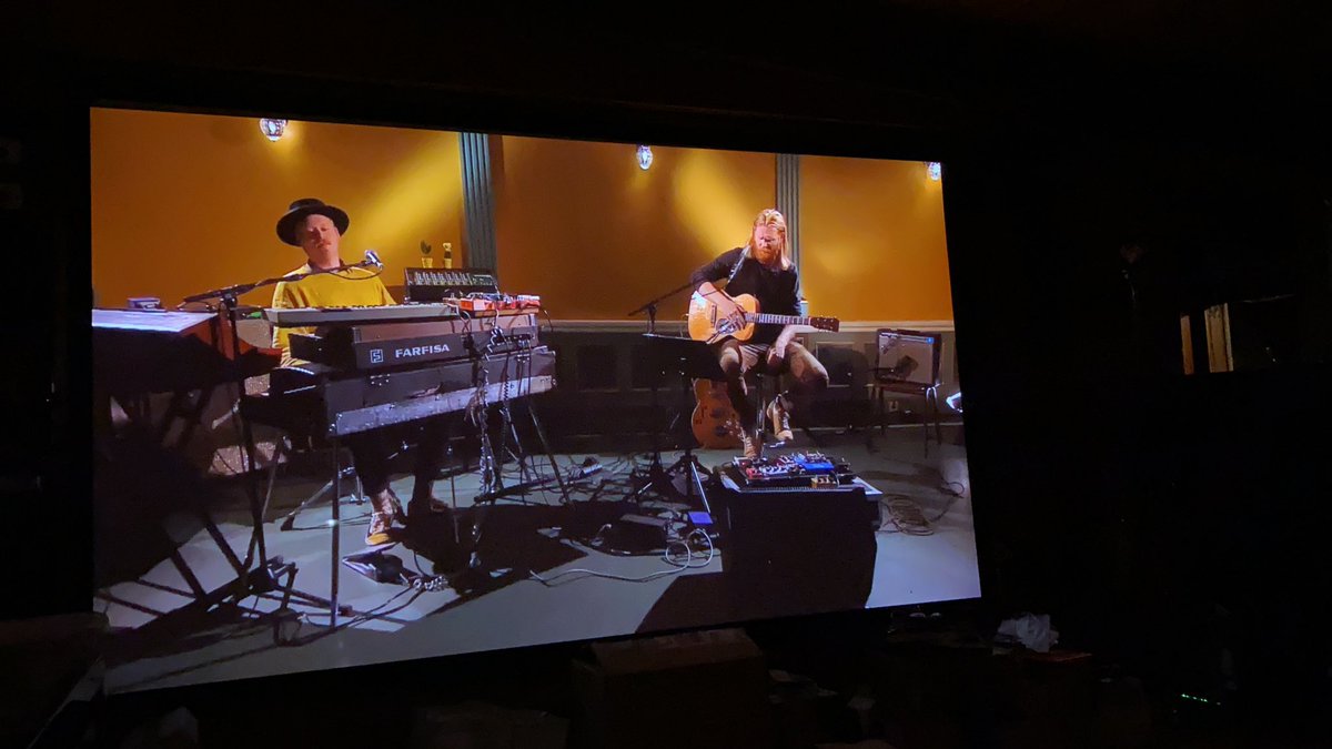 TheRealFu's tweet image. Shout out to @icelandairwaves for a quality live stream.  I’m watching on a 340cm screen and it looks good.