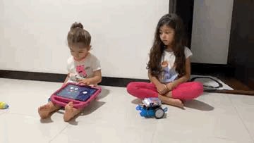 felirangelp's tweet image. Mis hijas felices con su primer juguete electrónico y digital, gracias @Makeblock