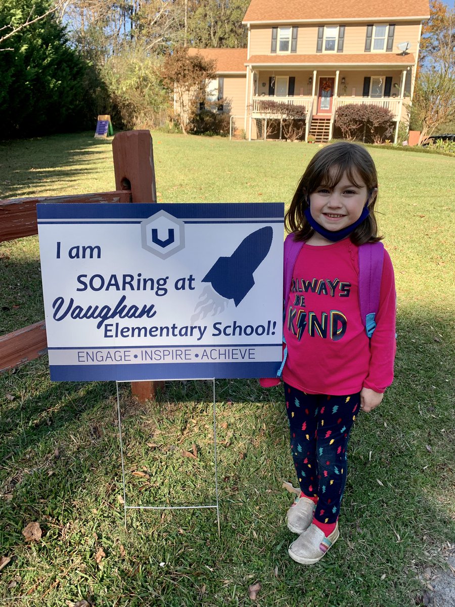 JessicaShares's tweet image. This girl is proud to be 1st grade student of the week! @VaughanRockets #SoarOn 🚀💫