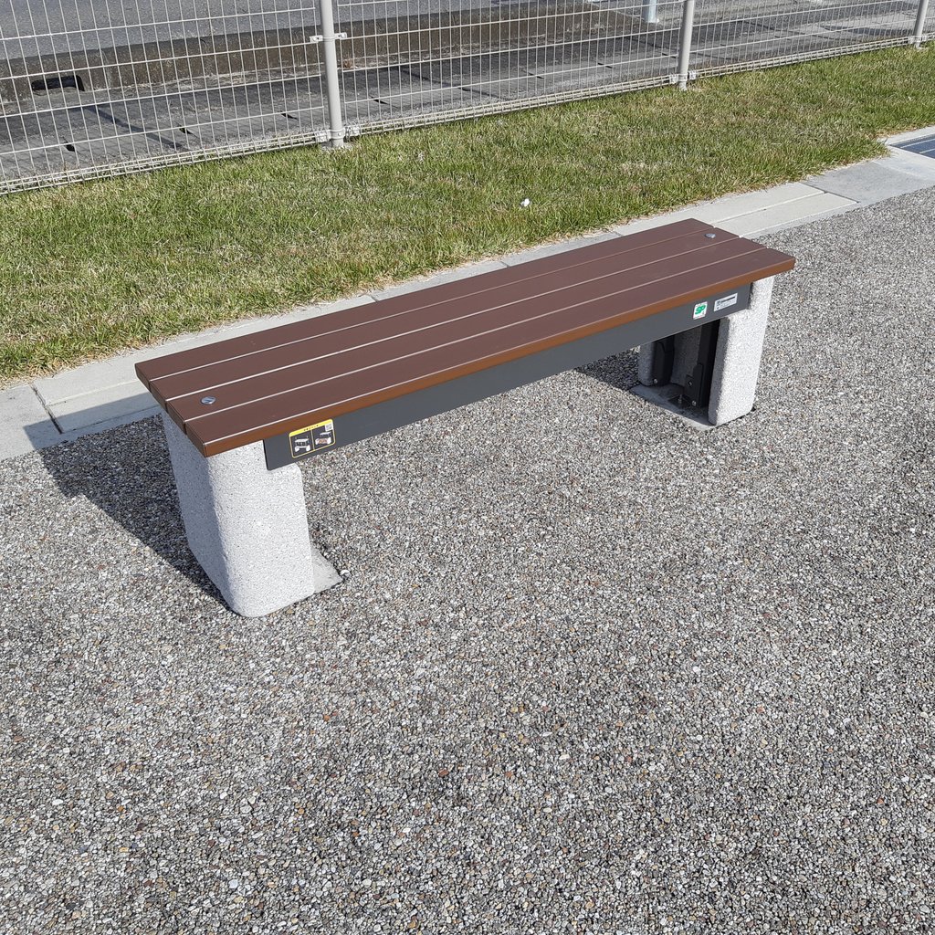 何の変哲もないこのベンチ 災害時に一体何に変身するかわかりますか 普段利用する公園にも色々な防災設備が隠されている Togetter 何の変哲もないこのベンチ 災害時に一体何に変身するかわかりますか 普段利用する公園にも色々な防災設備が隠されている Togetter