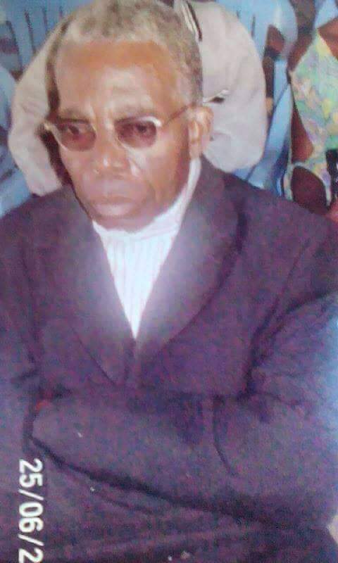 Voici 5 ans jour pour jour que tu es allé dans le monde des esprits. Nous, ta descendance, nous sommes là pour perpétuer ta mémoire. J'aurais souhaité que tu sois présent pour porter la petite Clara-Rose. Elle te dit bonjour là où  tu te trouves. Repose en paix cher papa.