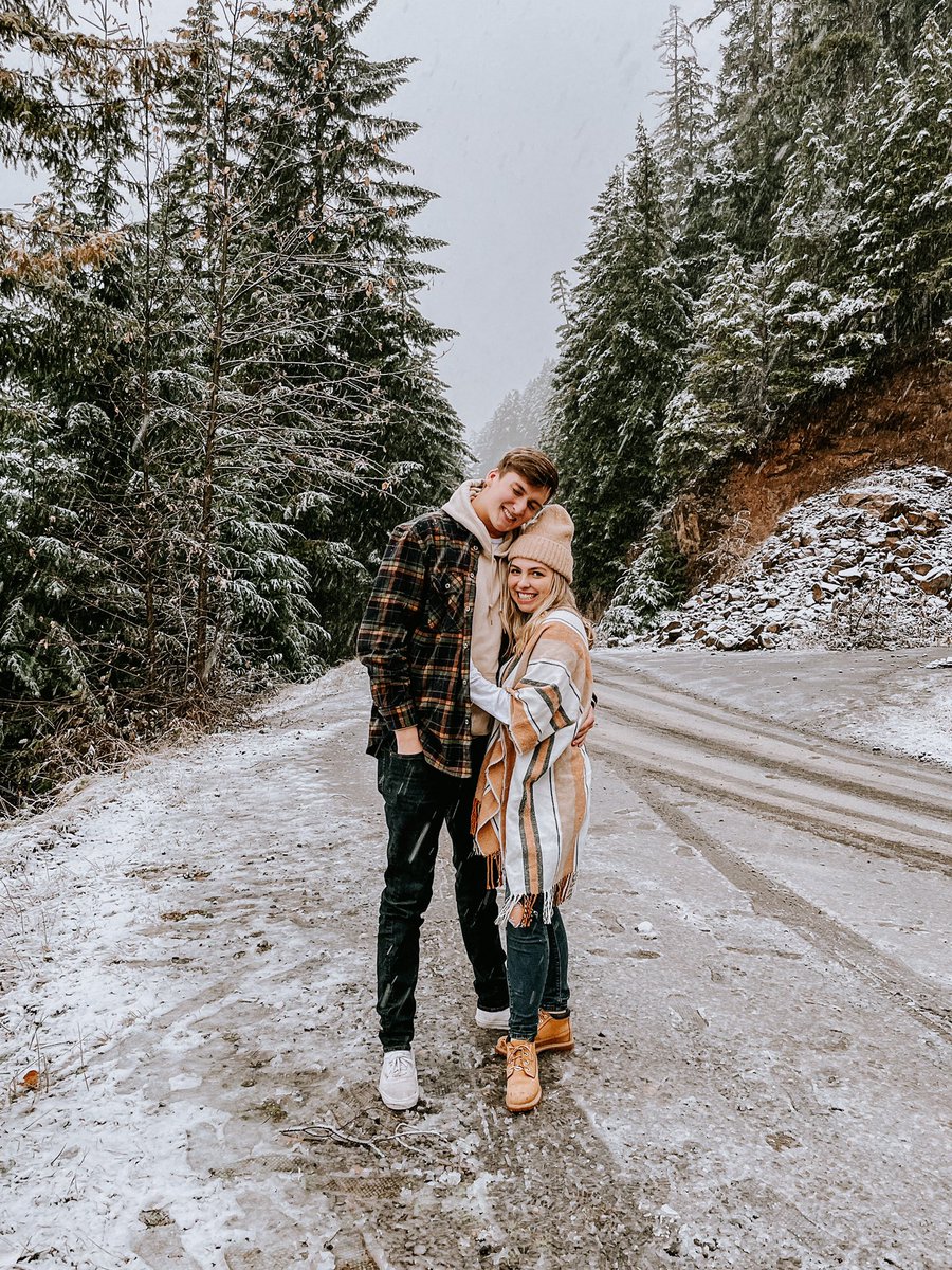 xoxomadisyn's tweet photo. adventuring ⛄️ https://t.co/xai2HuOhnR
