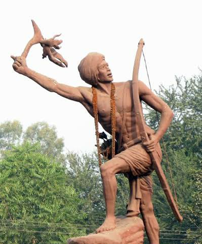ashokgehlot51's tweet photo. My humble tributes to Bhagwan #BirsaMunda, the great tribal freedom fighter on his birth anniversary. His struggle, contribution and sacrifice in the freedom movement holds a special place of supreme valour.. https://t.co/JyQQk4l9RN