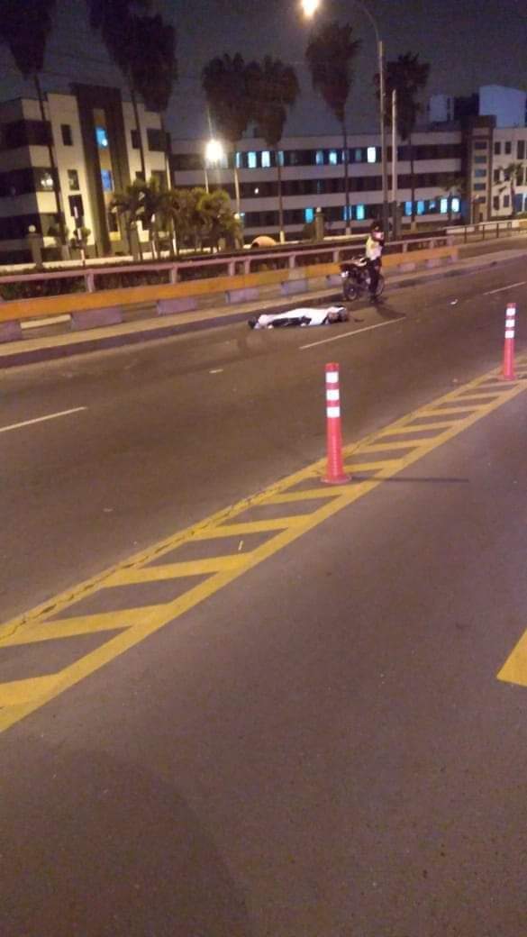 Drea04097's tweet photo. #MerinoAsesino Por favooor!!! Ayuden a difundiiiir!!!

Acaba de encontrar a una persona muerta en la Av. Brasil, Alt. del Hospital Militar

AYUDEN A DIFUNDIR POR FAVOR https://t.co/9KrXRd6M6i