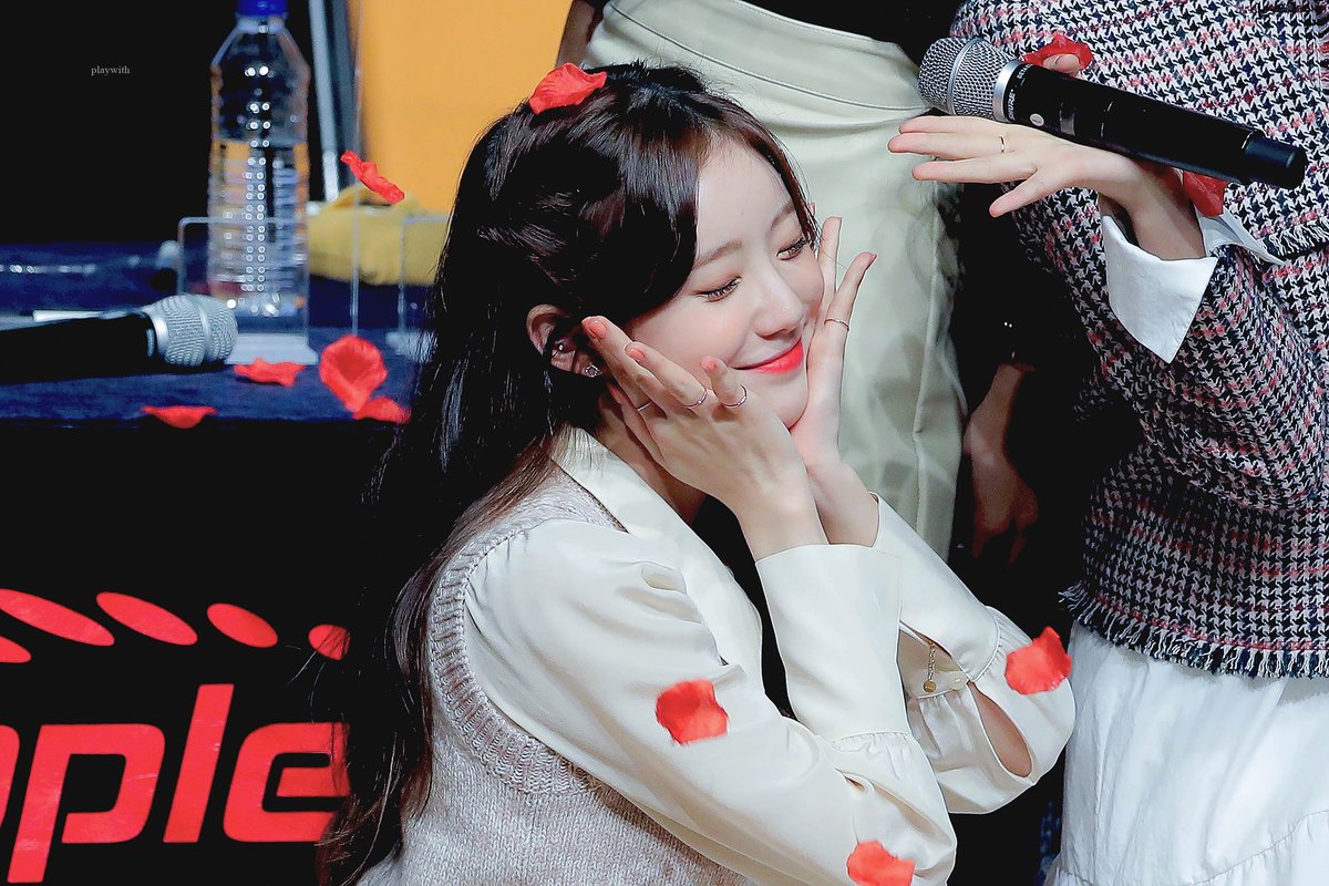 playwith_luda's tweet photo. 201114 
👋
#우주소녀 #WJSN
#루다 #LUDA https://t.co/YjVHE0wx3F