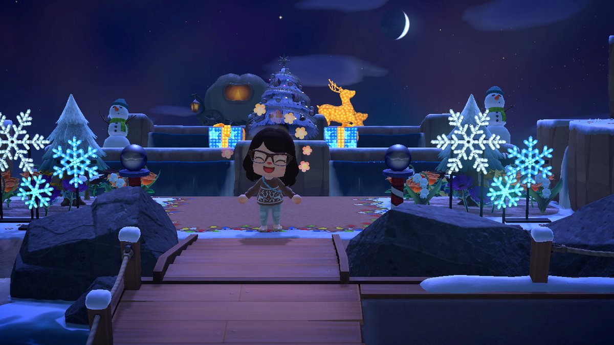 Kylee11959677's tweet photo. my new main enterance at night! #AnimalCrossing #ACNH #NintendoSwitch https://t.co/yDaZkXyMZG
