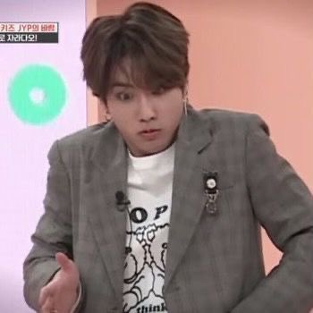 — han jisung being a living meme; a needed thread  #StrayKids  #skz
