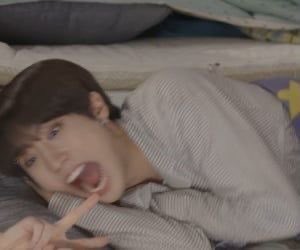 — han jisung being a living meme; a needed thread  #StrayKids  #skz
