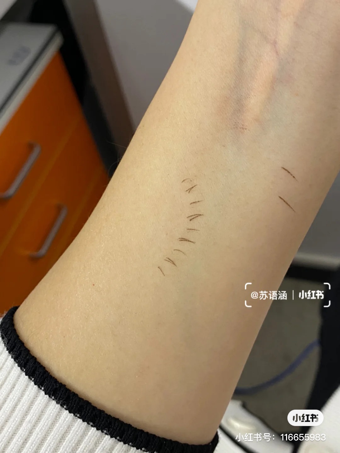 𓂃 室長さん 不自然に見えない下まつ毛の書き方 等間隔に1本ずつまつ毛を書く 毛先が交差するように線を書き足す 間隔のあいだに線を書く 両端は短く 下まつ毛少ないとマスカラ塗れないしマツエクもすぐ取れるから悩むよね 自然に書けると自まつ毛っ