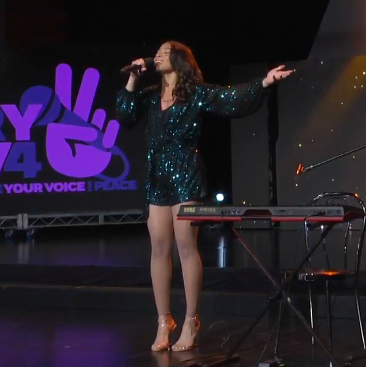 DariusMccrary's tweet photo. Congratulations to my niece, #SerenityMcCrary on winning First Place in the #RaiseYourVoice4Peace Singing Competition!! #prouduncle #themccrarys #verymccrary 🔥🤘🏾🥳 https://t.co/6vCBCvbJEc