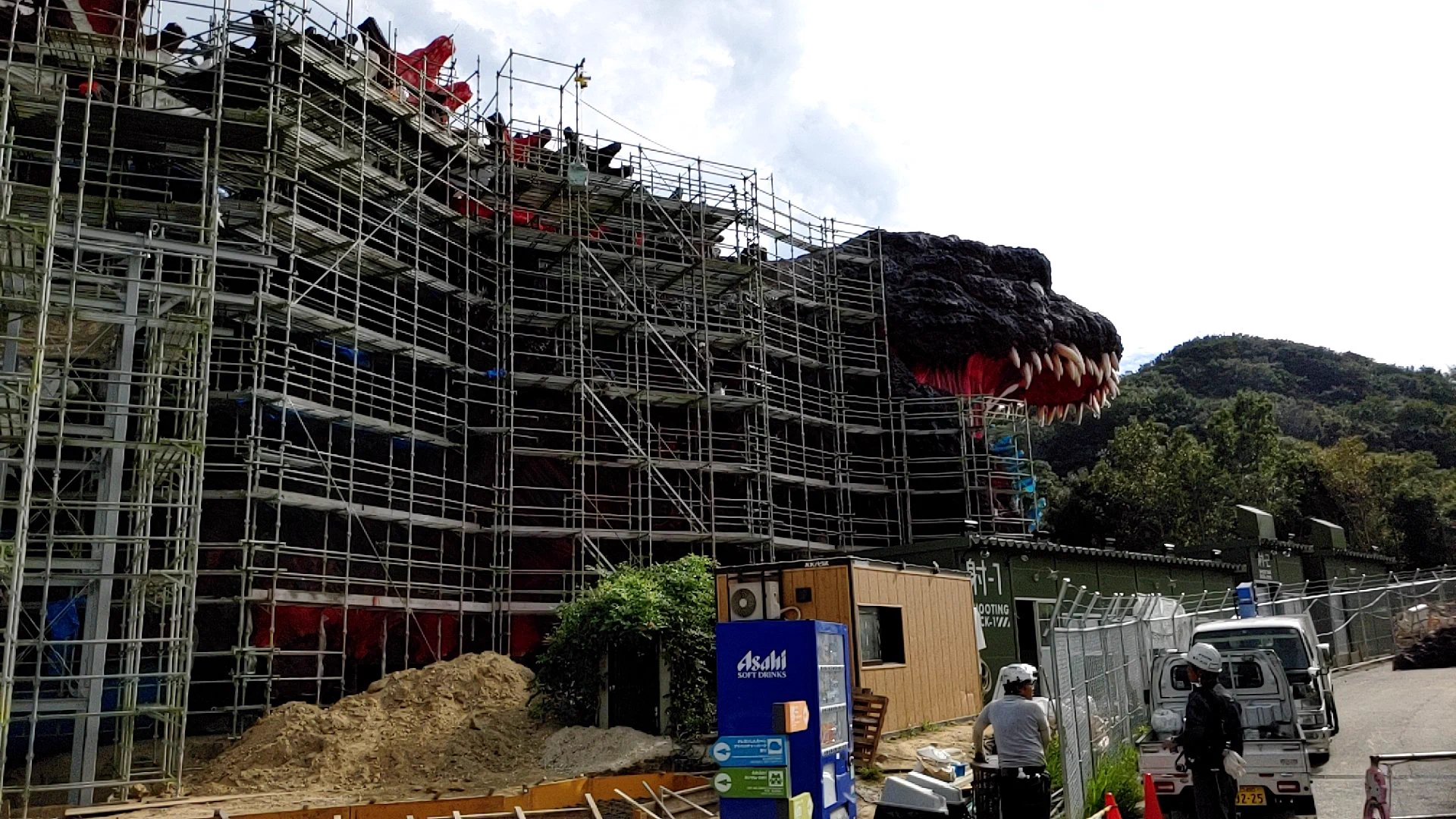 @Reflet_F_puncho 完成品より建設中ってそのときしか見れないから好きです
骨組や足場もいいですよね 