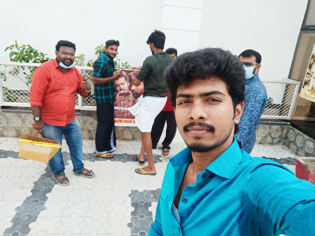 Yokesh4020's tweet photo. சற்று முன் #தேனி மாவட்டம் போடி #ஆரா திரையரங்கில் தளபதியாரின் #Master_Teaser திரையிடப்பட்டது...
மாஸ்டர் கொண்டாட்டம்💥💯
#Master @actorvijay #TheniYouthWingVMI https://t.co/oy20EfM2vU