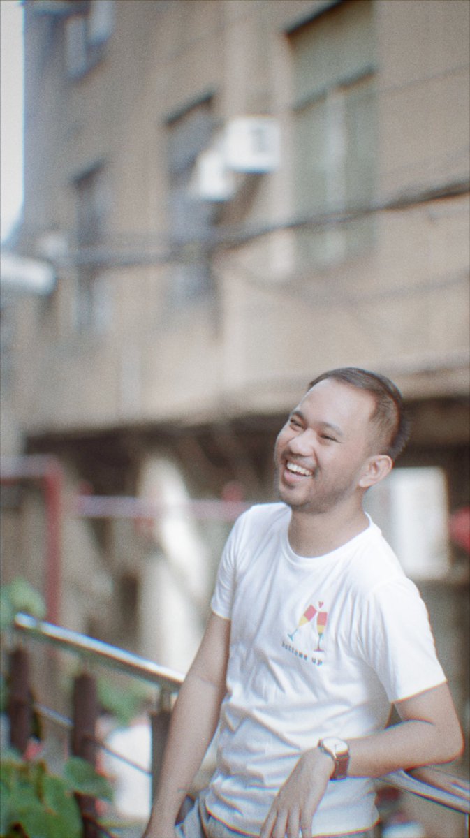 HolaJongJong's tweet photo. makahappy iprint ang own LGBT design sa shirt. haha #feelingpro https://t.co/WJKSsrt7Wv